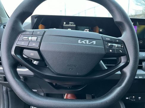 Used 2025 Kia K4 LXS image 29