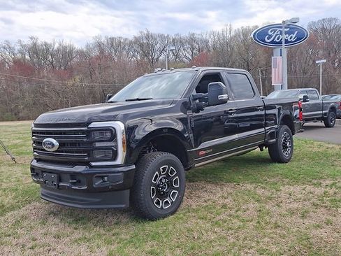 Used 2025 Ford F250 Platinum AWD/4WD image 2