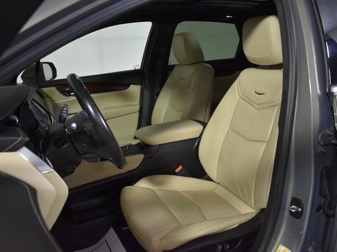 Used 2018 Cadillac XT5 Luxury w/ Driver Awareness Package image 10