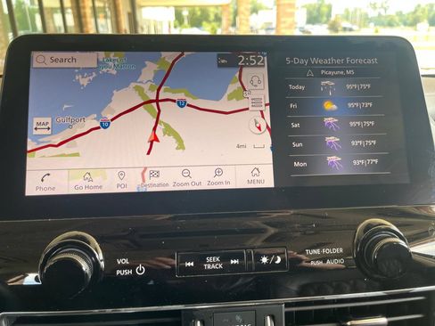 Used 2022 Nissan Armada Platinum w/ Captain's Chairs Package RWD image 22