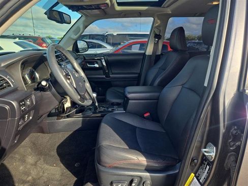 Used 2018 Toyota 4Runner TRD Off-Road Premium AWD/4WD image 6