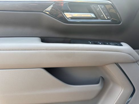 Used 2025 Chevrolet Tahoe LT image 23