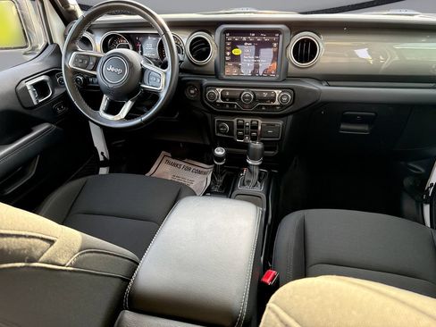 Used 2022 Jeep Gladiator Overland w/ LED Lighting Group AWD/4WD image 19