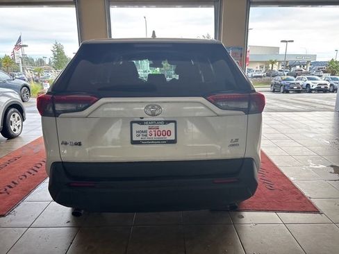 Used 2022 Toyota RAV4 LE image 12