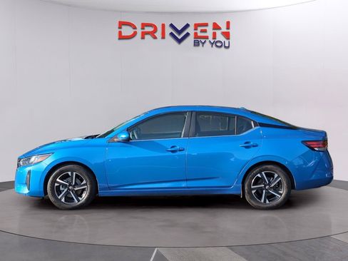 Used 2024 Nissan Sentra SV FWD image 2