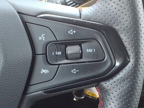 Used 2025 Chevrolet Trax RS w/ Driver Confidence Package FWD image 20