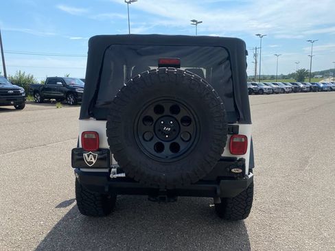 Used 2005 Jeep Wrangler Unlimited AWD/4WD image 9