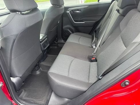 Used 2025 Toyota RAV4 XLE FWD image 15