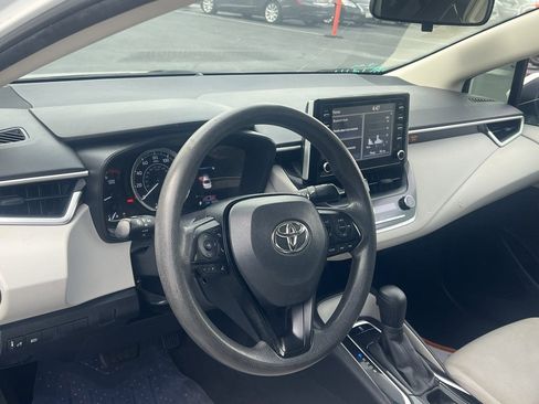 Used 2021 Toyota Corolla LE image 8