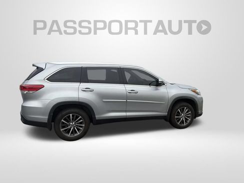 Used 2019 Toyota Highlander XLE AWD/4WD image 7