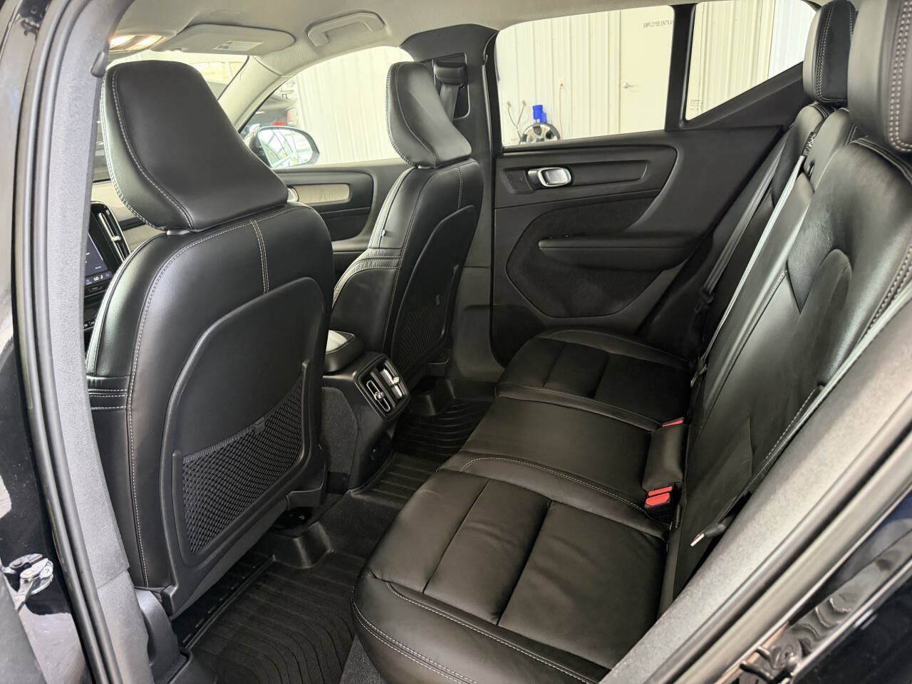 Used 2023 Volvo XC40 B4 Core FWD image 20