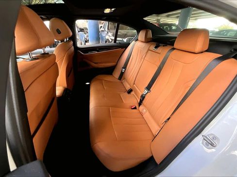 Used 2023 BMW 540i w/ Premium Package image 19