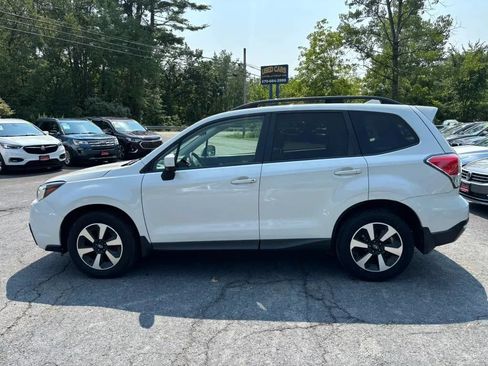 Used 2017 Subaru Forester 2.5i Premium AWD/4WD image 5