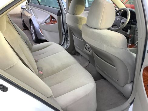 Used 2011 Toyota Camry XLE image 25