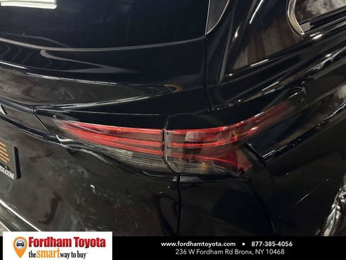 Used 2026 Toyota Sienna Limited AWD/4WD image 10