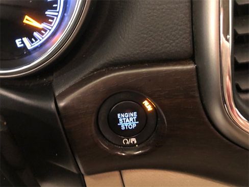 Used 2018 Jeep Grand Cherokee Laredo image 18