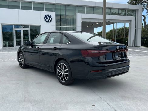 New 2025 Volkswagen Jetta SE image 5