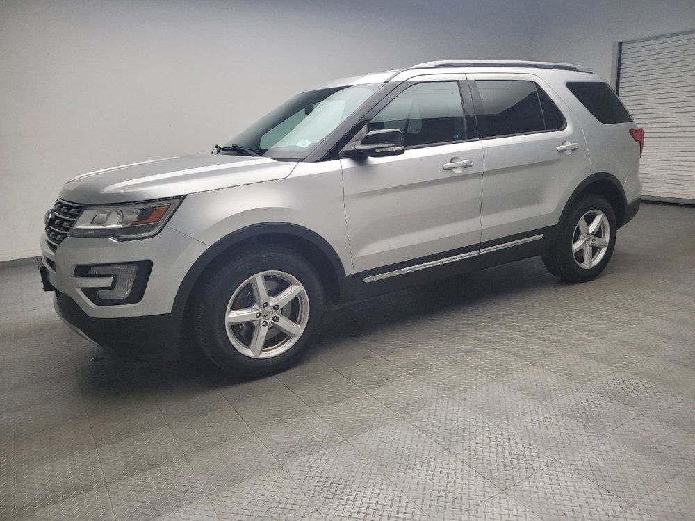 Used 2017 Ford Explorer XLT AWD/4WD image 2