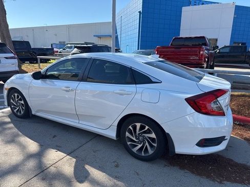Used 2017 Honda Civic EX image 3