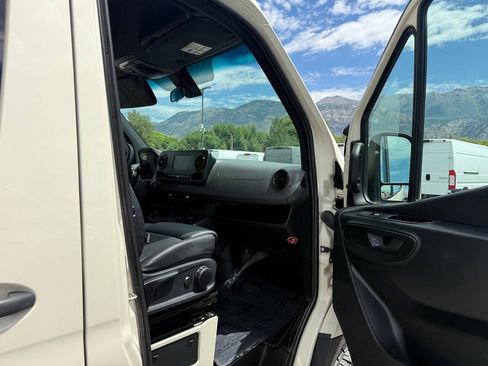 Used 2023 Mercedes-Benz Sprinter 2500 image 18