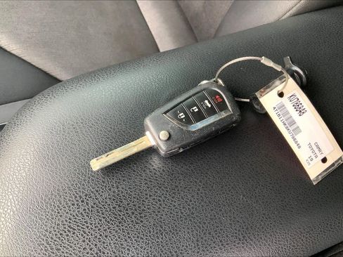 Used 2019 Toyota Camry LE image 12