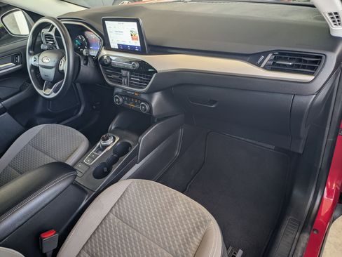 Used 2021 Ford Escape SE image 10