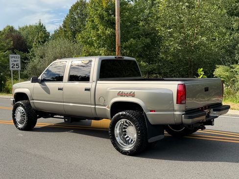 Used 1999 Chevrolet Silverado 3500 4x4 Crew Cab w/ Preferred Equipment Group 3 image 9