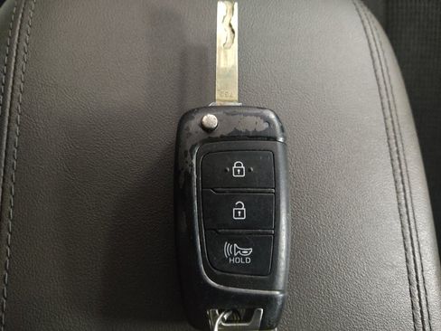Used 2020 Hyundai Santa Fe SE FWD image 32