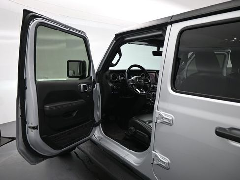 Used 2023 Jeep Wrangler Unlimited Sahara w/ Cold Weather Group image 9