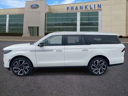 New 2026 Lincoln Navigator L Reserve AWD/4WD image 4