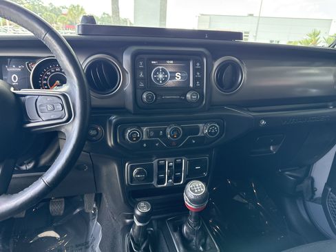 Used 2018 Jeep Wrangler Unlimited Sport S image 28