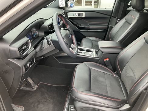 Used 2023 Ford Explorer ST-Line w/ Class IV Trailer Tow Package AWD/4WD image 13