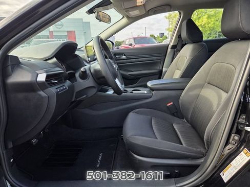 Used 2025 Nissan Altima 2.5 SV FWD image 9