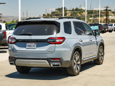 Used 2024 Honda Pilot Touring image 7