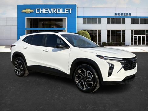 Certified 2025 Chevrolet Trax RS w/ Driver Confidence Package image 6