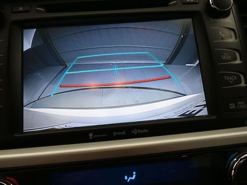 Used 2019 Toyota Highlander XLE image 32