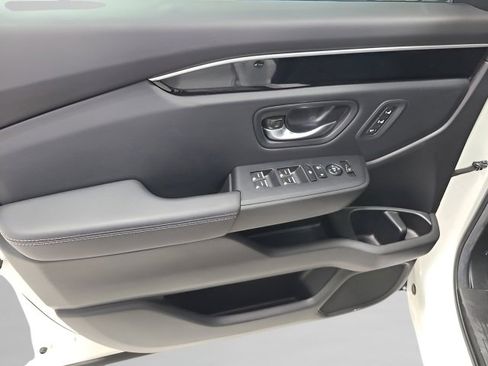 Used 2025 Honda Pilot Touring image 28