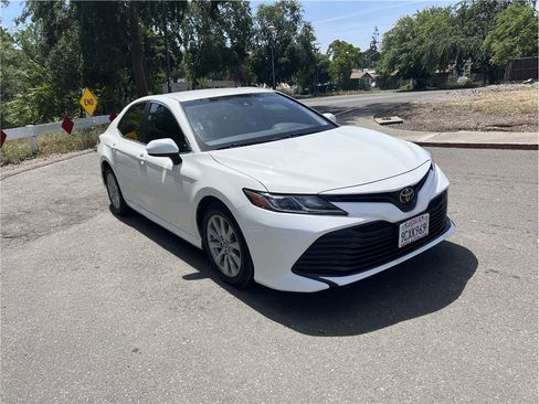 Used 2018 Toyota Camry LE w/ Protection Package (Q2) FWD image 3
