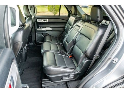 Used 2024 Ford Explorer Limited image 13