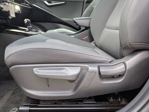 Used 2025 Kia Niro LX FWD image 14