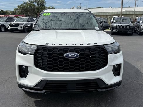 Certified 2025 Ford Explorer ST-Line AWD/4WD image 9