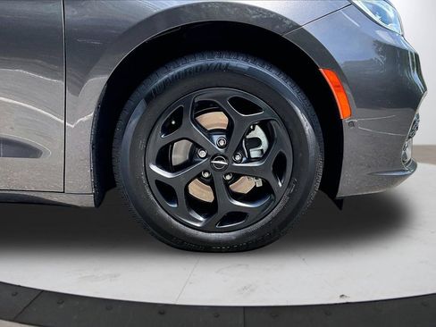 Used 2023 Chrysler Pacifica Limited w/ S Appearance Package FWD image 35