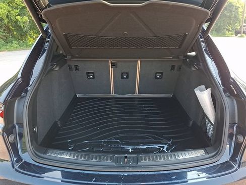 Used 2019 Porsche Macan AWD/4WD image 32