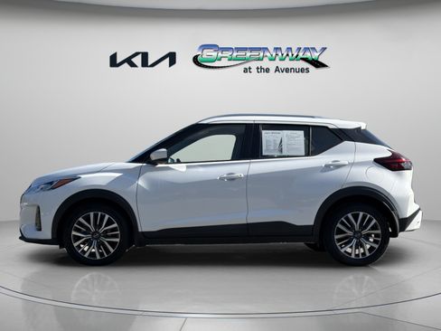 Used 2022 Nissan Kicks SV FWD image 6