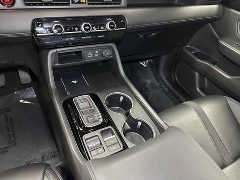 Certified 2023 Honda Pilot Touring image 29