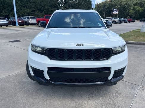 Used 2023 Jeep Grand Cherokee L Laredo RWD image 10