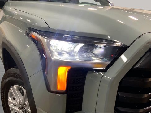 Used 2025 Toyota Tundra SR5 w/ SR5 Premium Package AWD/4WD image 29