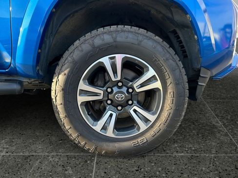 Used 2016 Toyota Tacoma TRD Sport image 9