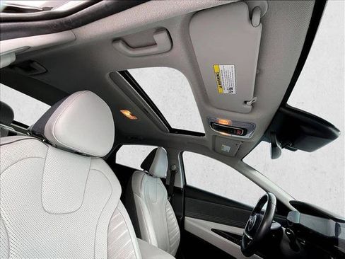 Used 2023 Hyundai Elantra Limited image 17