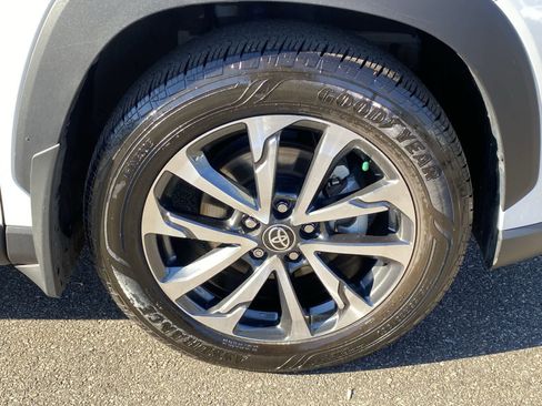 Certified 2023 Toyota Corolla Cross XLE image 20